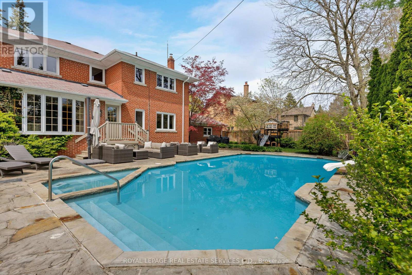 35 Bywood Drive, Toronto (Princess-Rosethorn), Ontario  M9A 1M1 - Photo 2 - W13823470