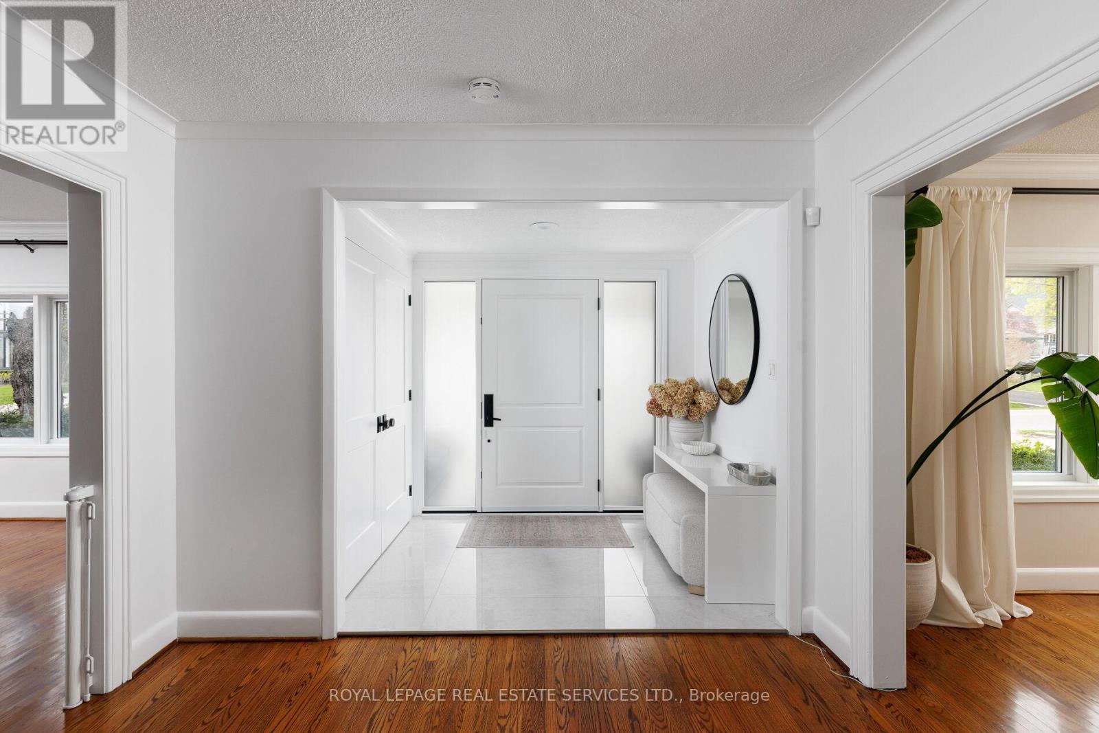 35 Bywood Drive, Toronto (Princess-Rosethorn), Ontario  M9A 1M1 - Photo 4 - W13823470
