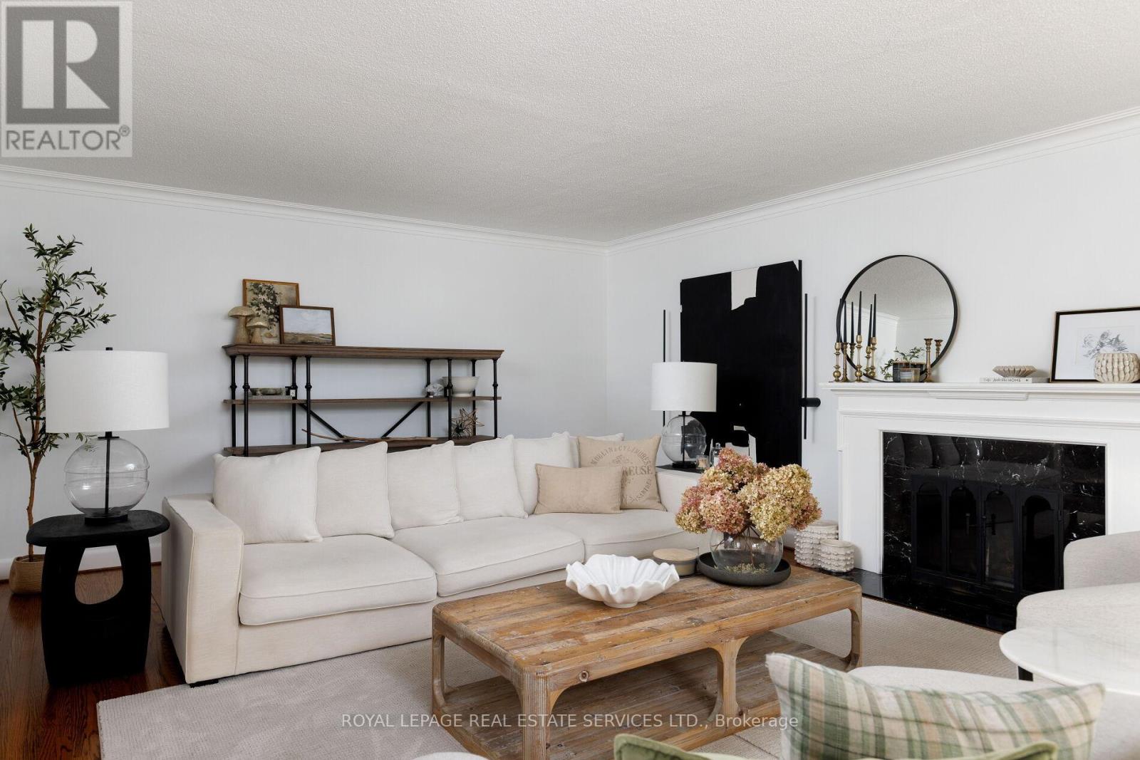 35 Bywood Drive, Toronto (Princess-Rosethorn), Ontario  M9A 1M1 - Photo 6 - W13823470