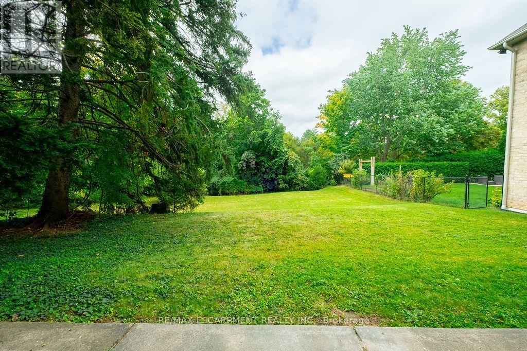 526 Stafford Drive, Oakville, Ontario  L6L 4M5 - Photo 11 - W13823506