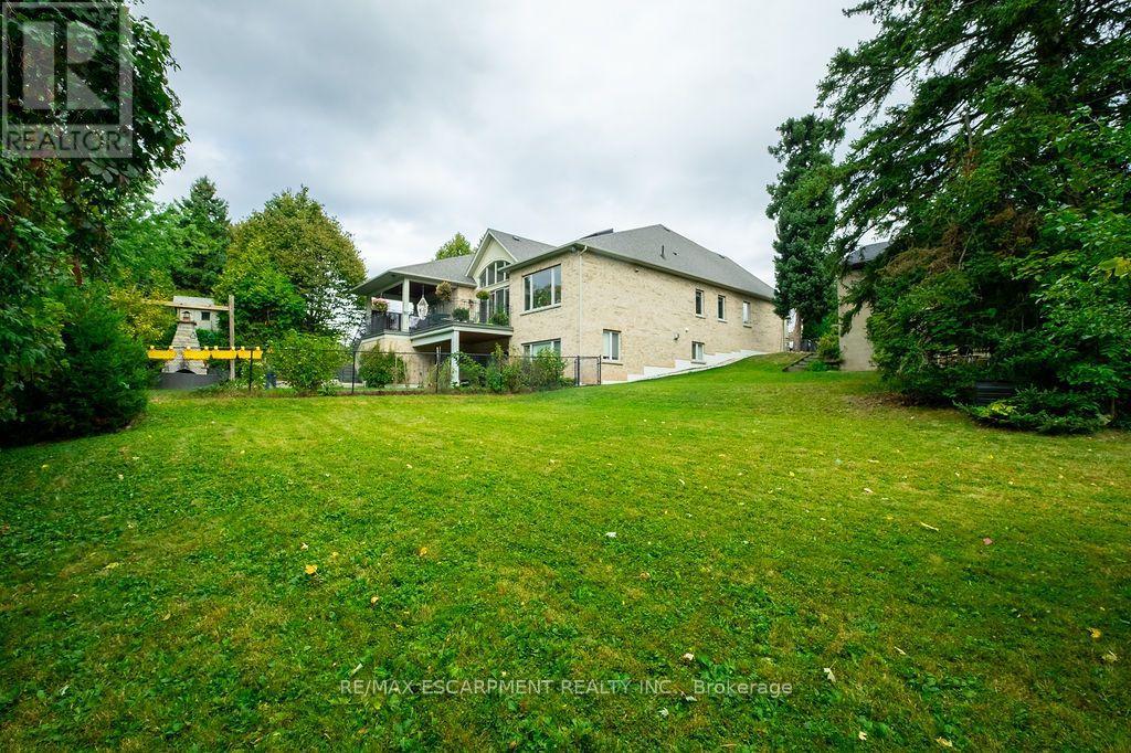 526 Stafford Drive, Oakville, Ontario  L6L 4M5 - Photo 12 - W13823506