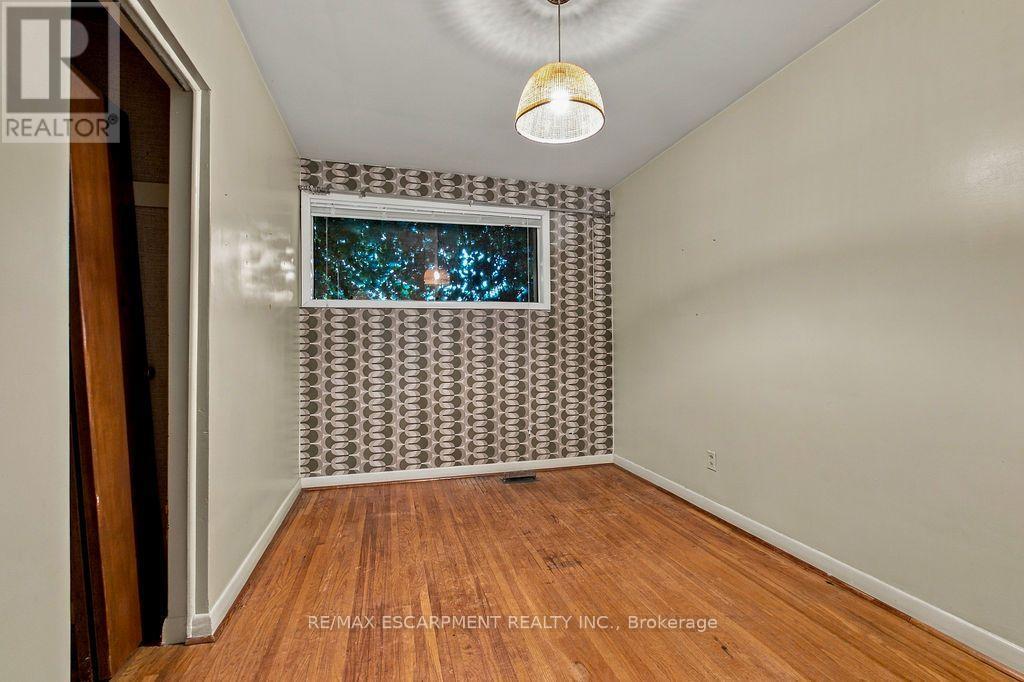 526 Stafford Drive, Oakville, Ontario  L6L 4M5 - Photo 18 - W13823506
