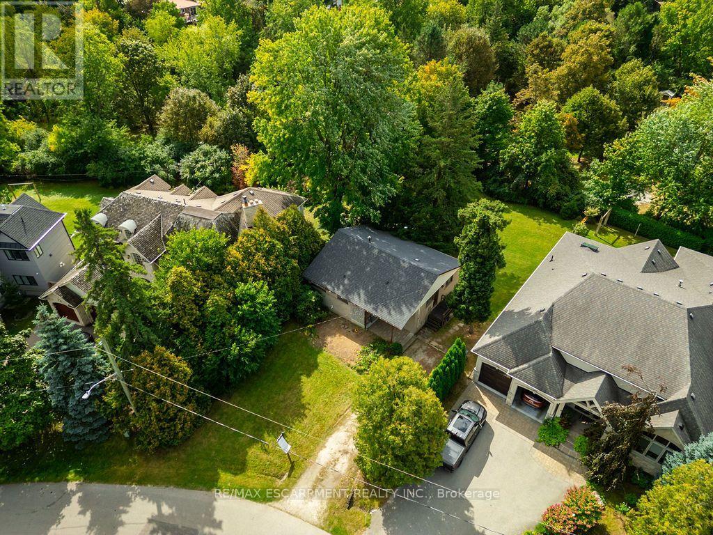 526 Stafford Drive, Oakville, Ontario  L6L 4M5 - Photo 4 - W13823506