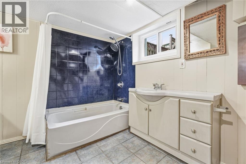 228 Sherman Avenue S, Hamilton, Ontario  L8M 2R3 - Photo 37 - 40866200