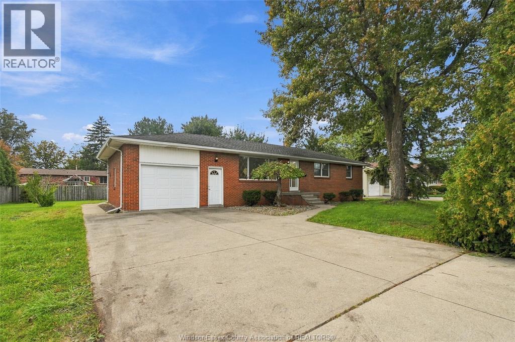 4045 Dougall Avenue, Windsor, Ontario  N9G 1X4 - Photo 2 - 26023497