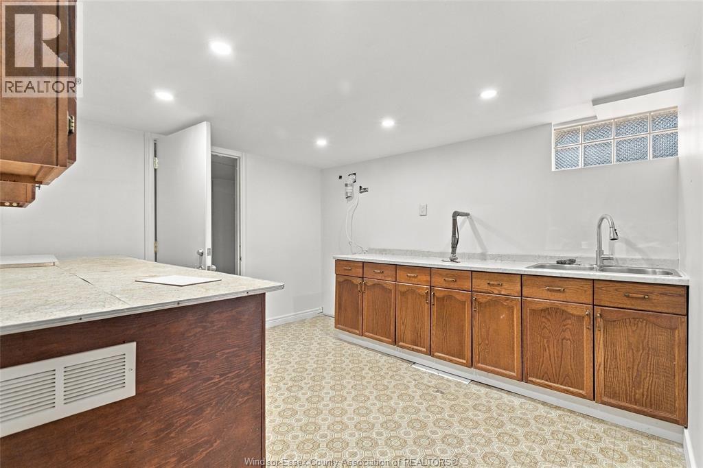 4045 Dougall Avenue, Windsor, Ontario  N9G 1X4 - Photo 25 - 26023497