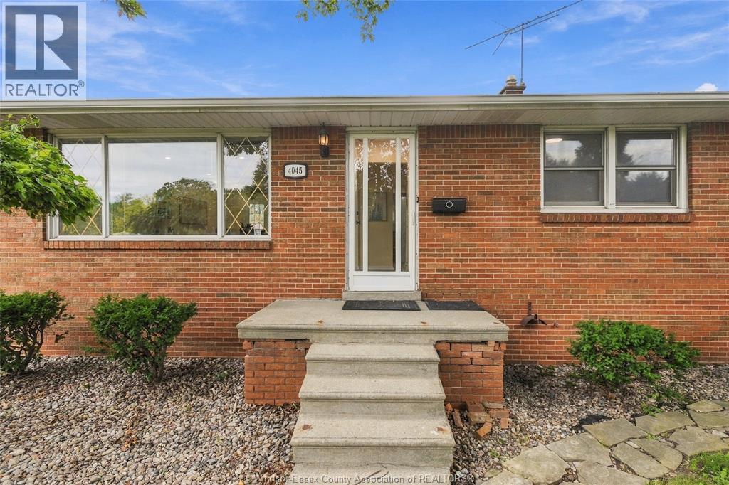 4045 Dougall Avenue, Windsor, Ontario  N9G 1X4 - Photo 8 - 26023497