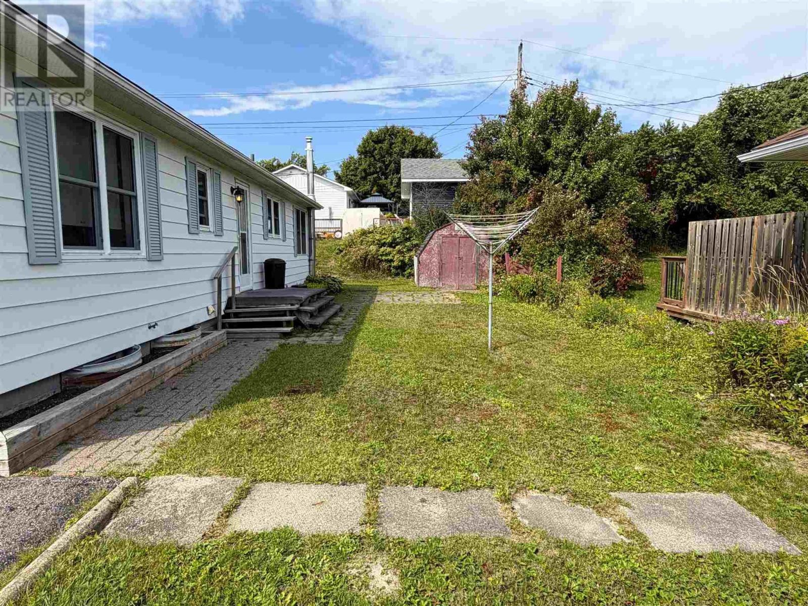 2 Tecumseh Rd, Elliot Lake, Ontario  P5A 1M1 - Photo 4 - SM262666