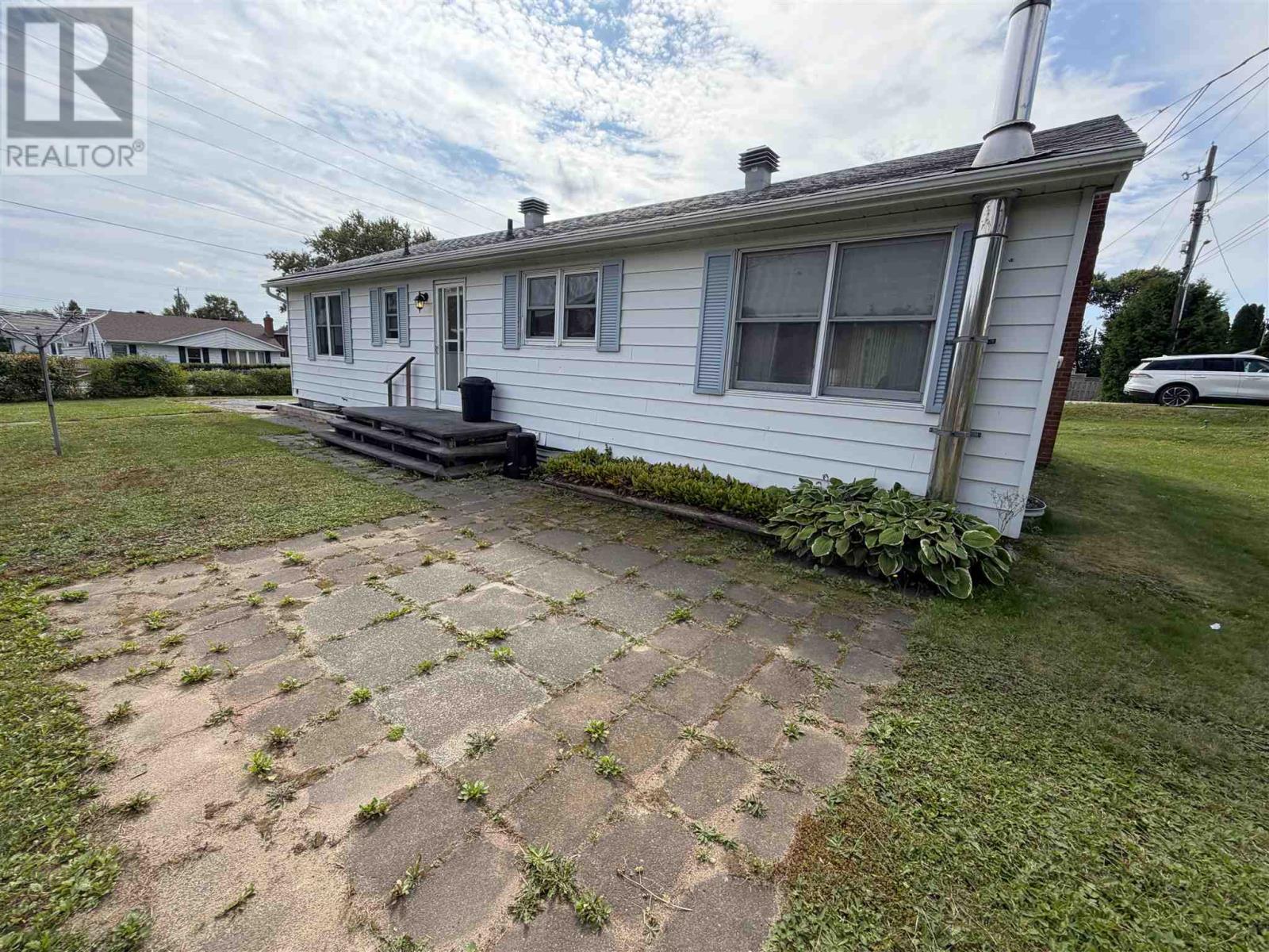 2 Tecumseh Rd, Elliot Lake, Ontario  P5A 1M1 - Photo 5 - SM262666