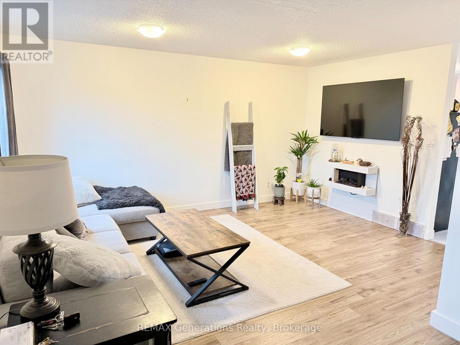 1413 Francis Street W, Thunder Bay, Ontario  P7E 4G5 - Photo 3 - X13796036