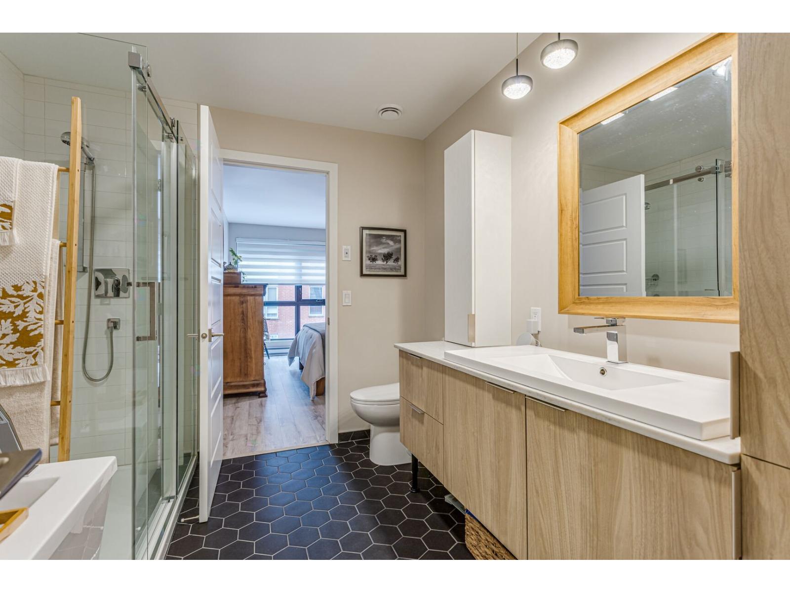 70 Rue Toe-Blake|#206 Vaudreuil-Dorion Quebec Canada J7V3R6 4