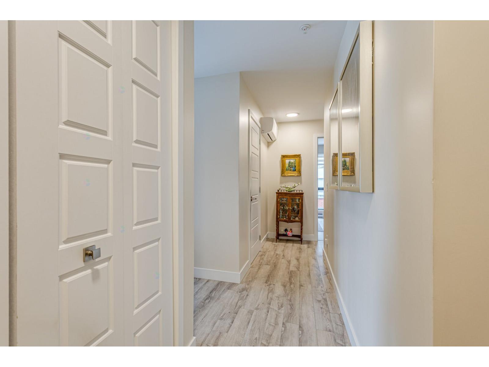 70 Rue Toe-Blake|#206 Vaudreuil-Dorion Quebec Canada J7V3R6 3