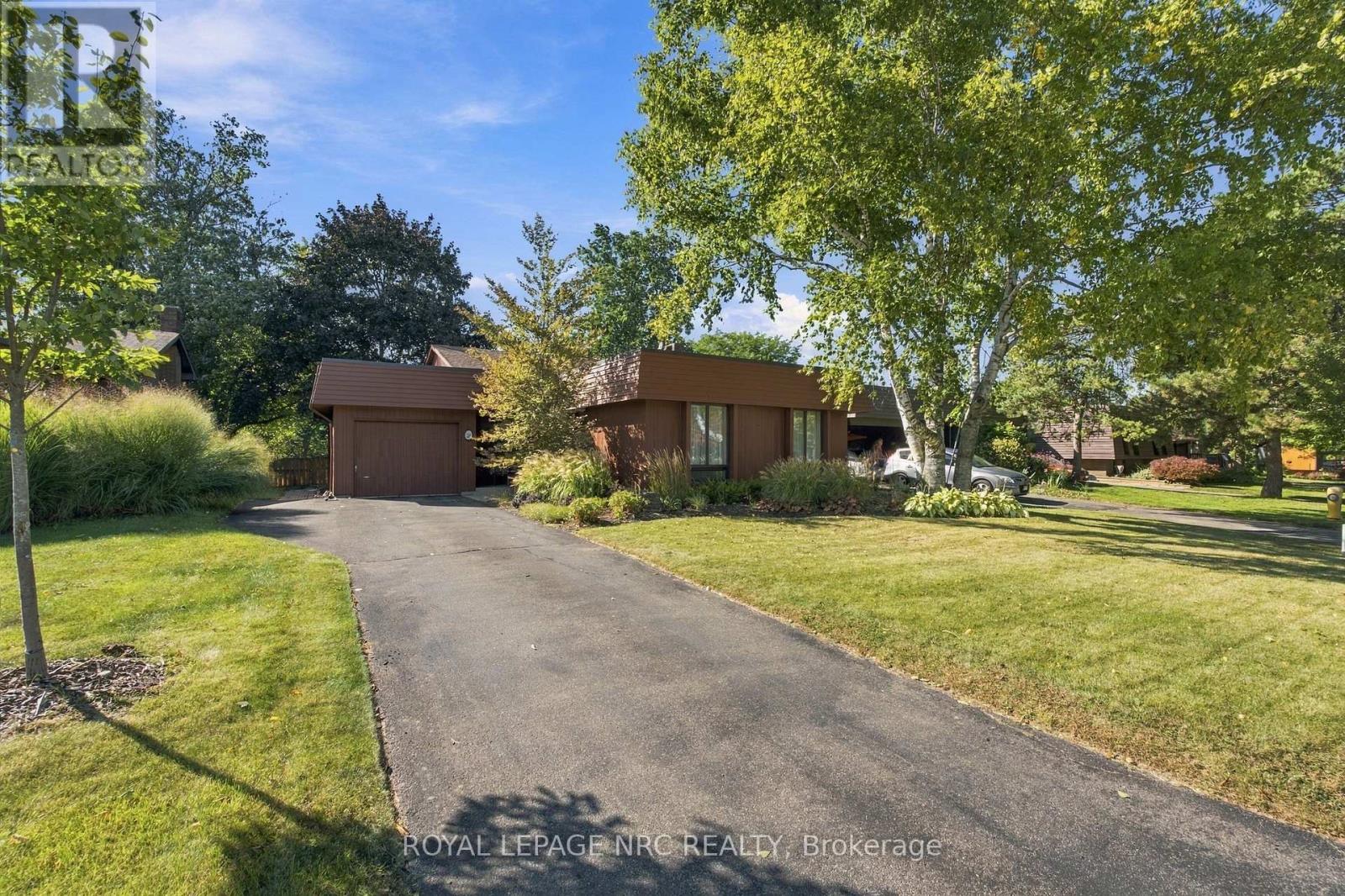 28 THE CEDARS STREET, st. catharines (vine/linwell), Ontario