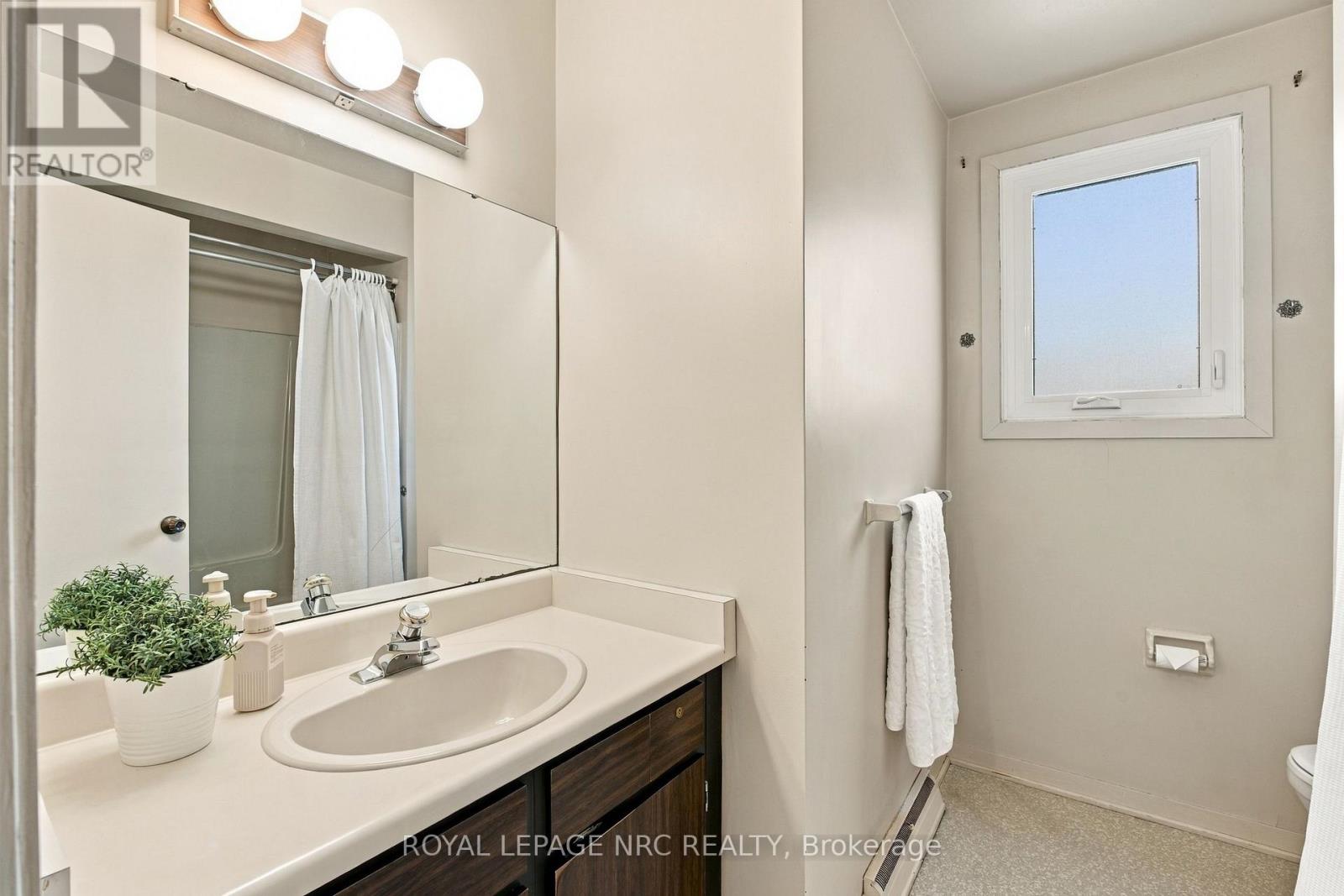 28 The Cedars Street, St. Catharines, Ontario  L2M 2M8 - Photo 24 - X13823572