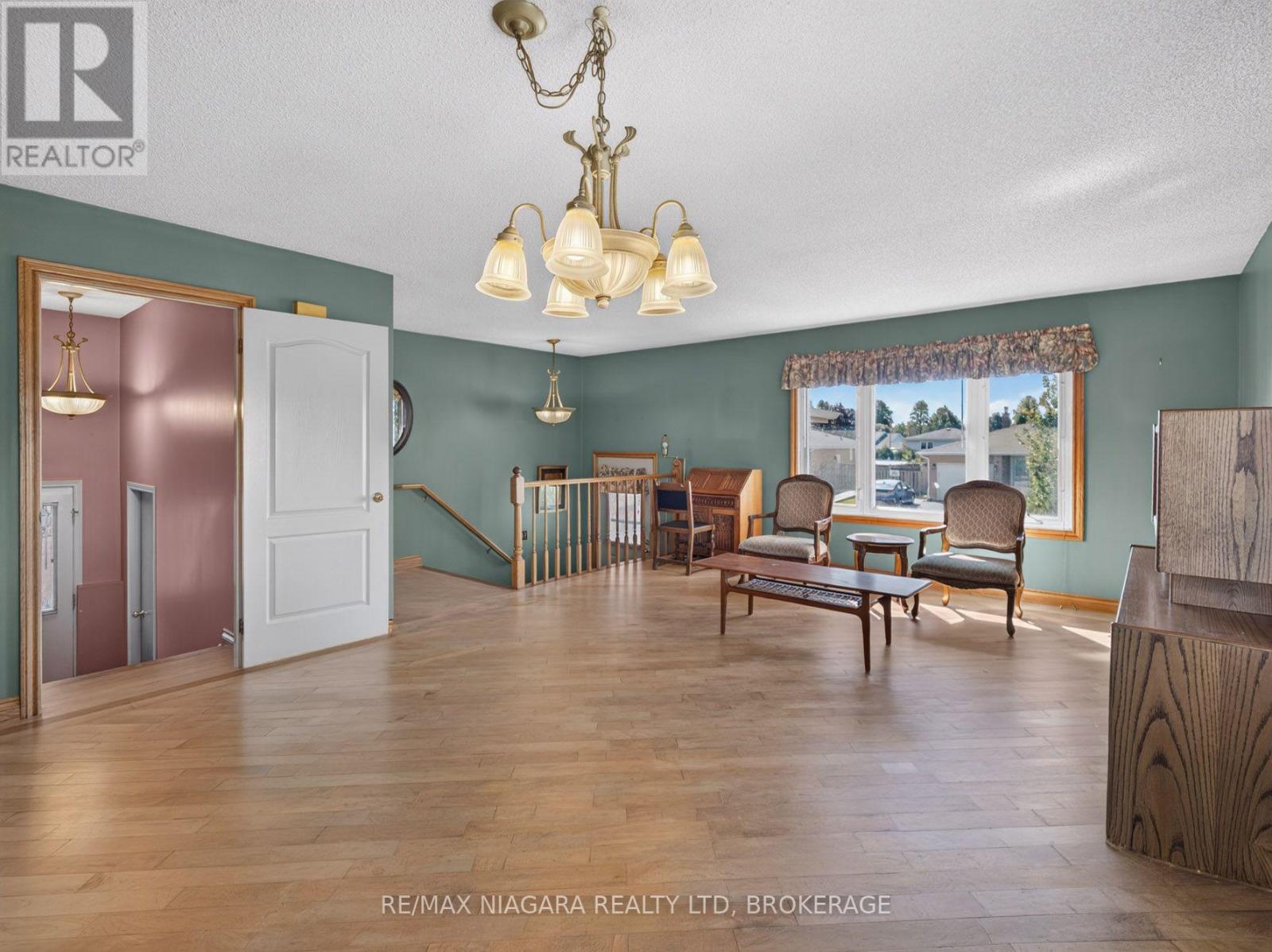 7905 Salisbury Place, Niagara Falls (West Wood), Ontario L2H 2W7 - Photo 2 - X13823586
