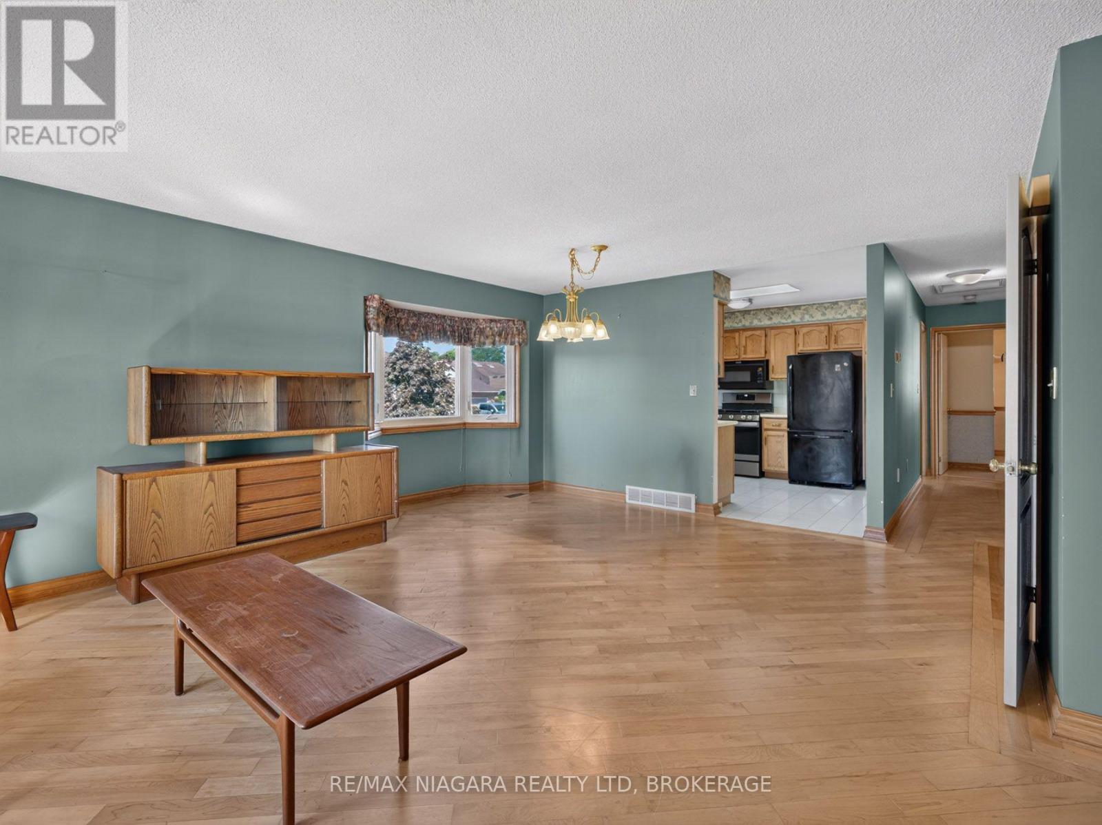 7905 Salisbury Place, Niagara Falls (West Wood), Ontario L2H 2W7 - Photo 4 - X13823586