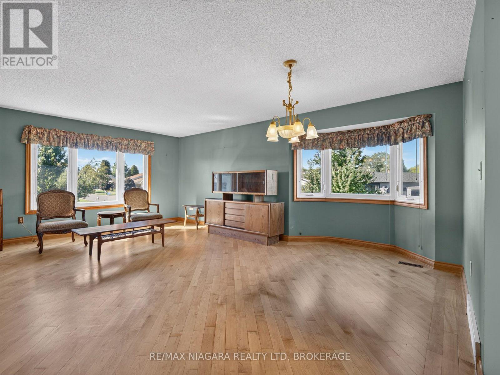 7905 Salisbury Place, Niagara Falls (West Wood), Ontario L2H 2W7 - Photo 5 - X13823586