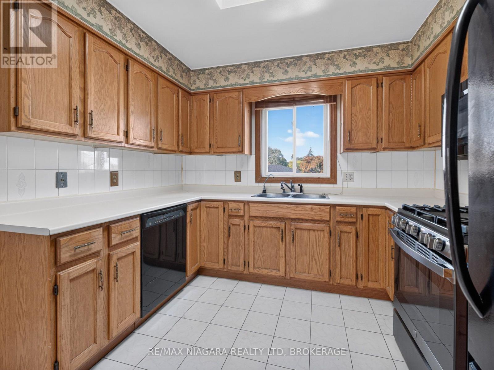 7905 Salisbury Place, Niagara Falls (West Wood), Ontario L2H 2W7 - Photo 8 - X13823586