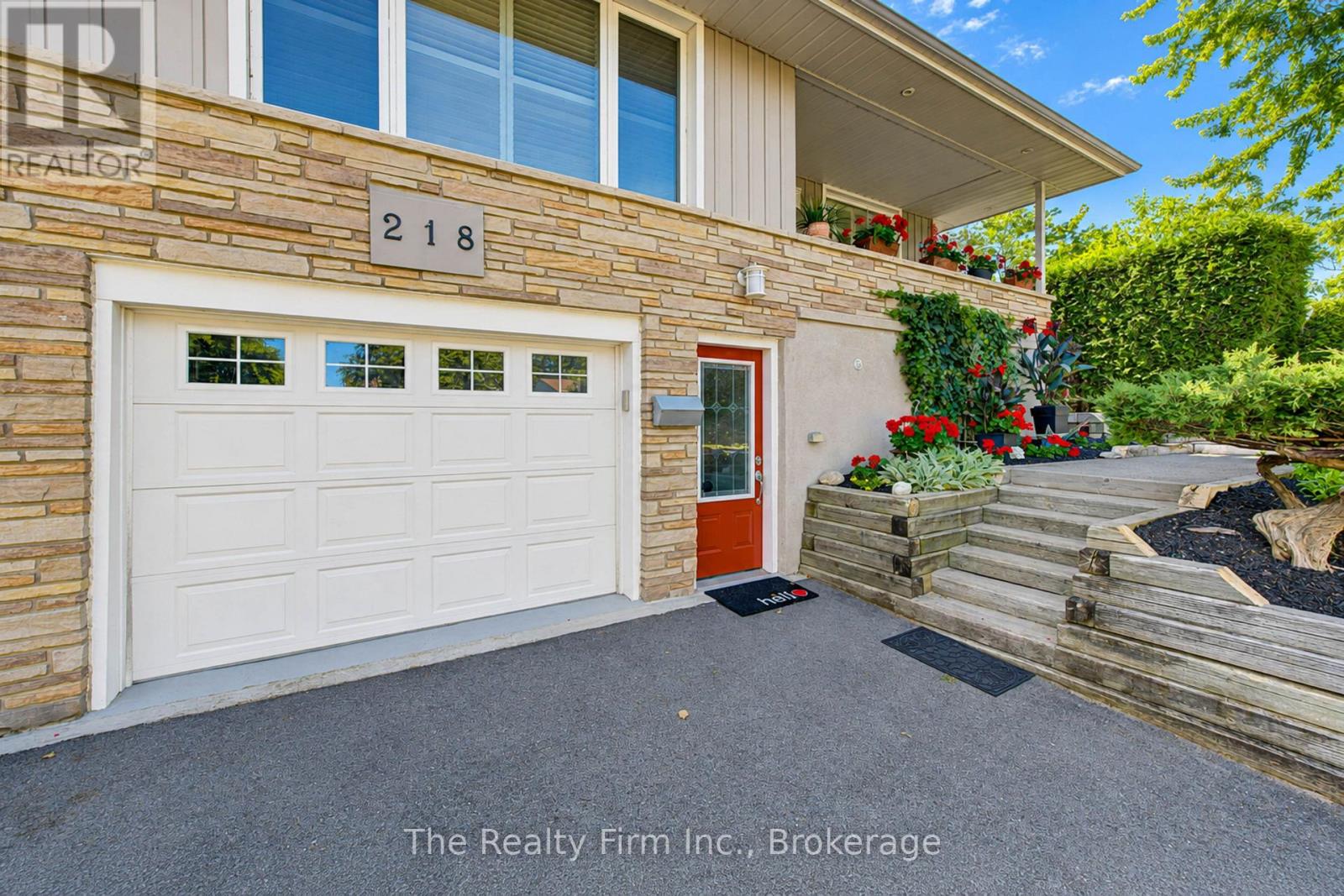 218 Forestwood Drive, Kitchener, Ontario  N2N 1B9 - Photo 1 - X13823618