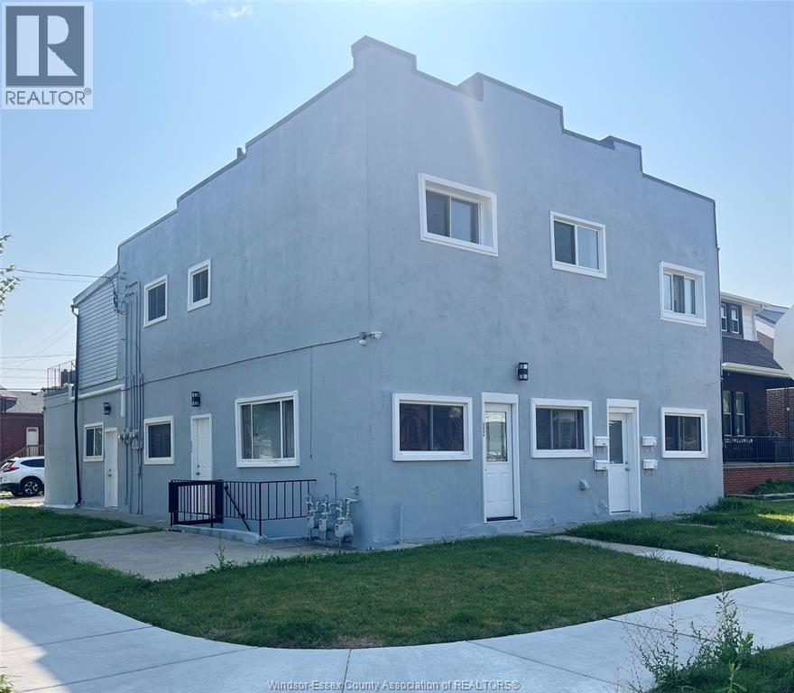 902 ELSMERE AVENUE, Windsor, Ontario