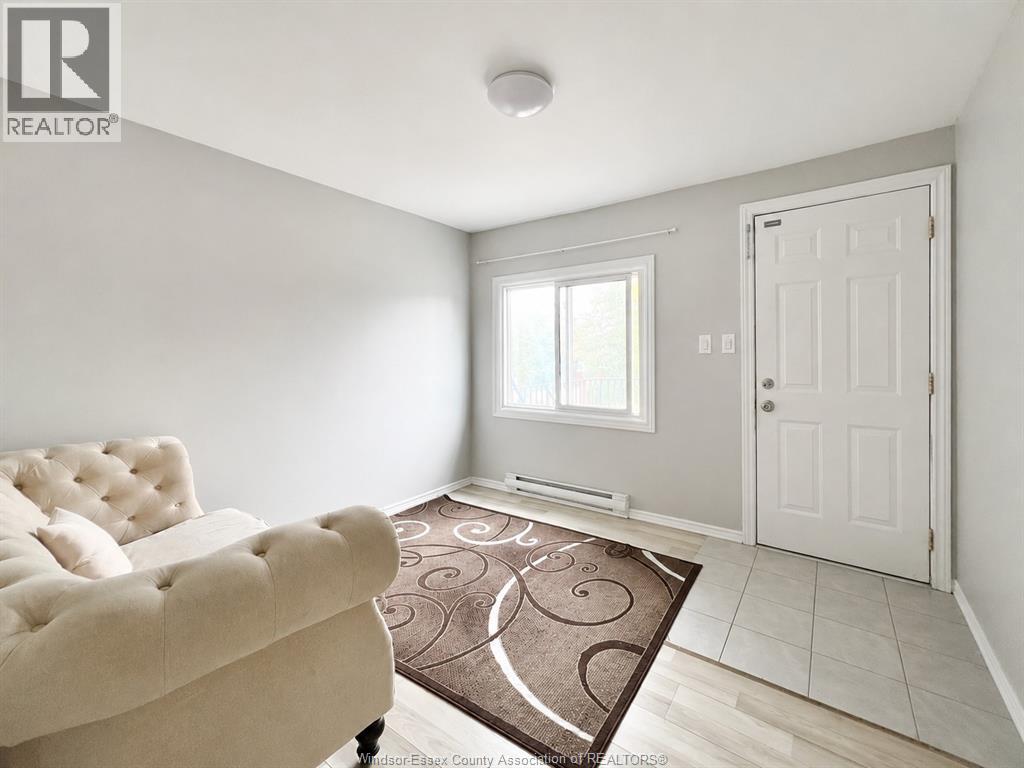 902 Elsmere Avenue, Windsor, Ontario  N9A 2A9 - Photo 2 - 26023501