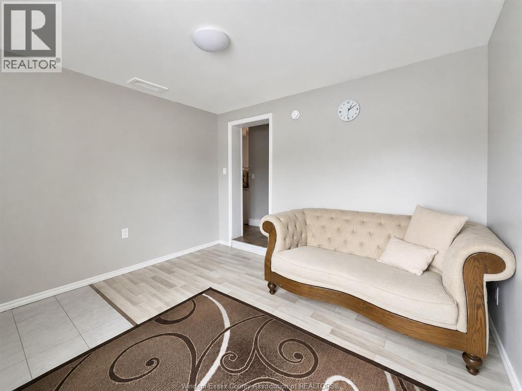 902 Elsmere Avenue, Windsor, Ontario  N9A 2A9 - Photo 4 - 26023501