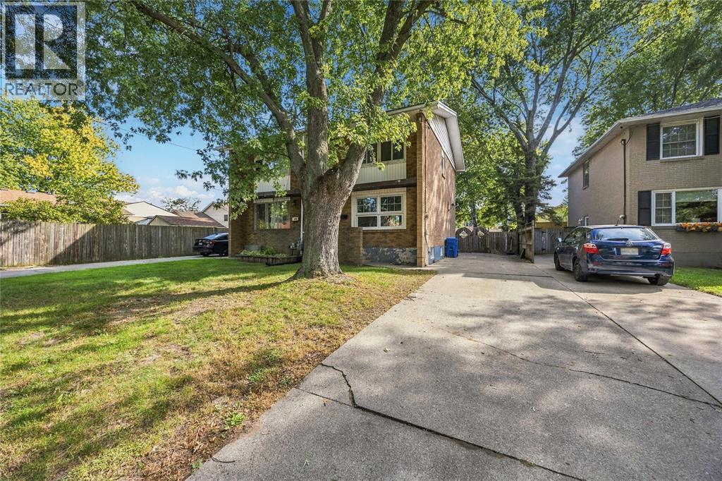 838 VROOM AVENUE Sarnia Ontario Canada N7S2W8 4