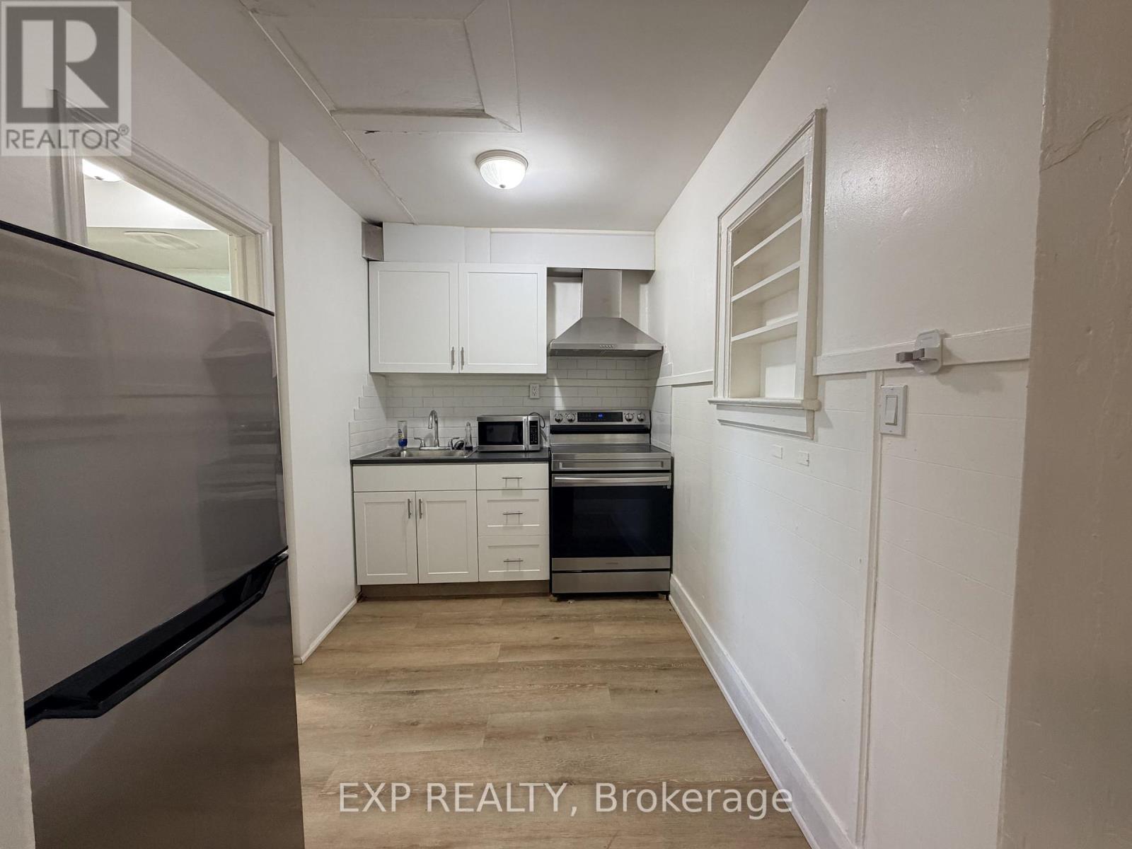 8 - 102 GREENSIDES AVENUE