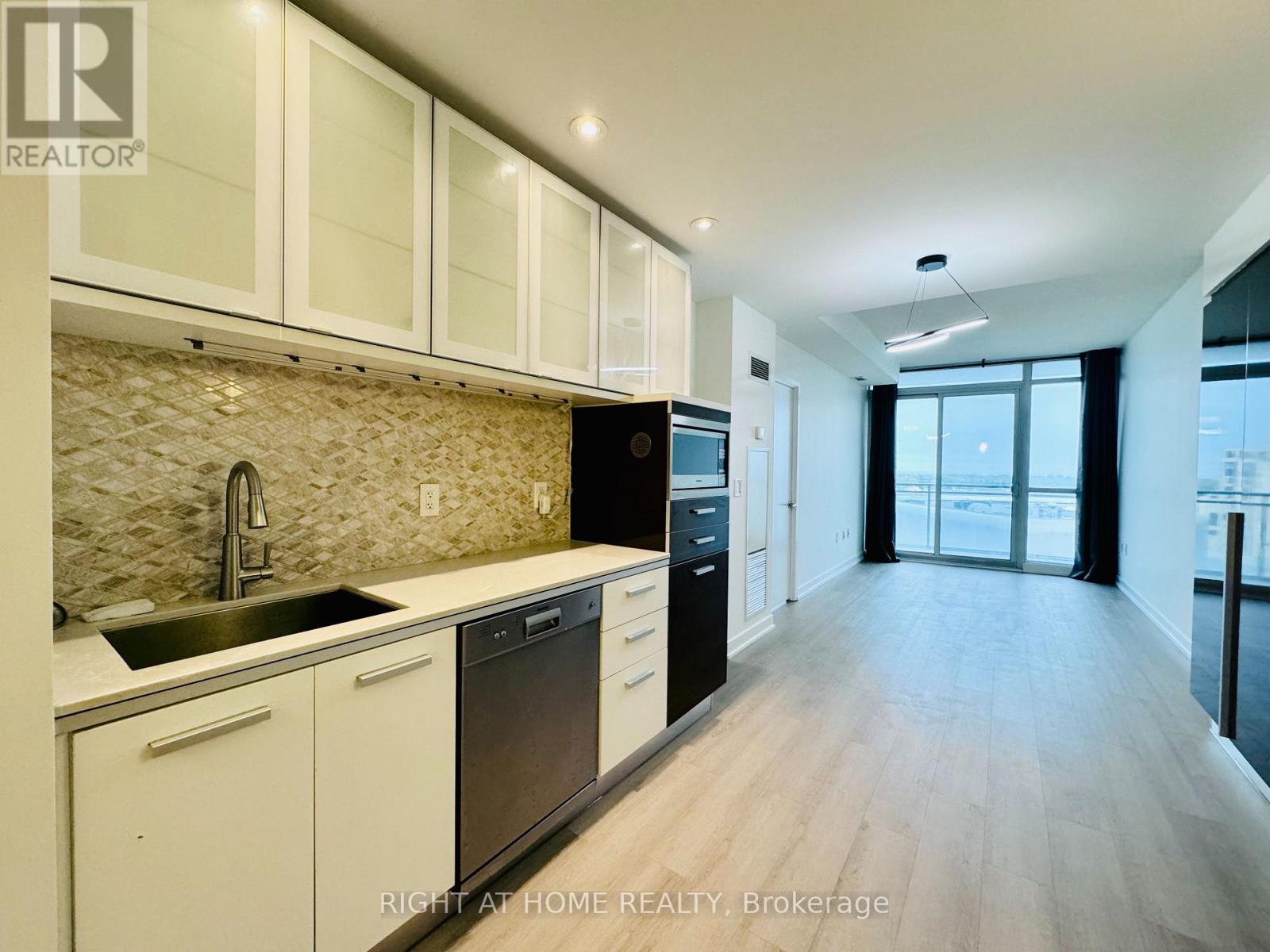 1815 - 38 Dan Leckie Way, Toronto, Ontario  M5V 2V6 - Photo 2 - C13823640