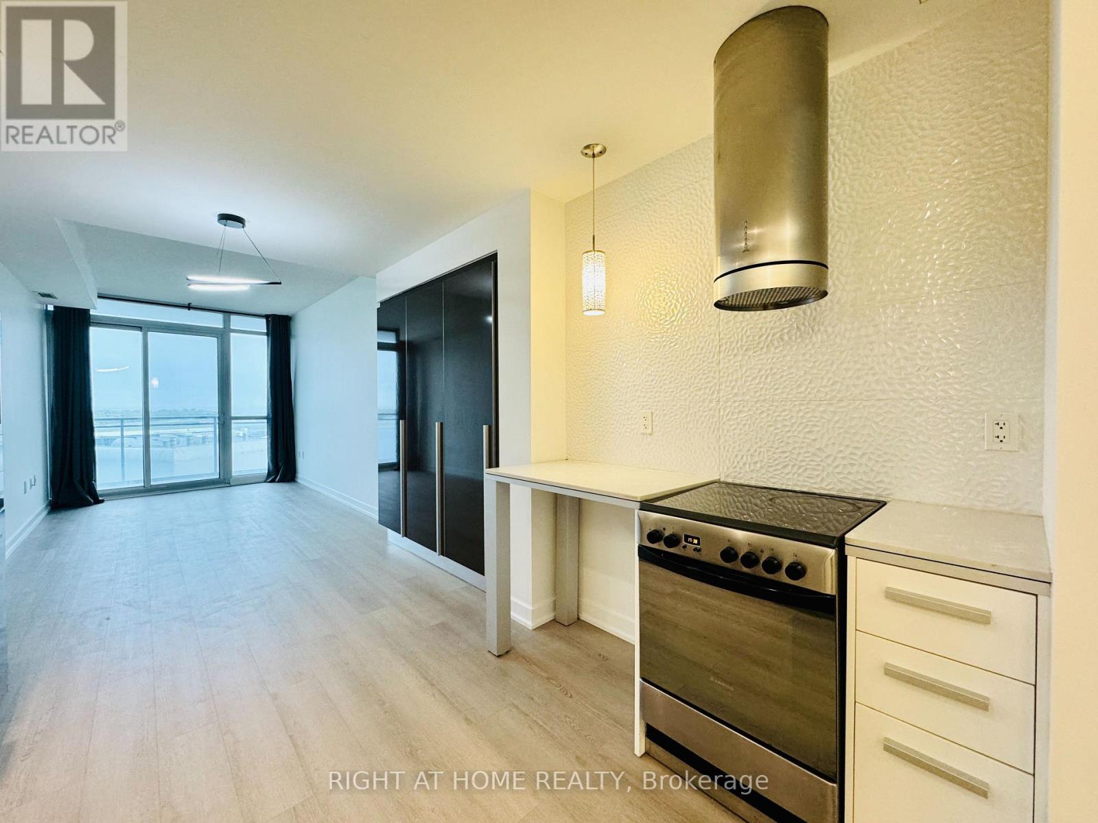 1815 - 38 Dan Leckie Way, Toronto, Ontario  M5V 2V6 - Photo 3 - C13823640