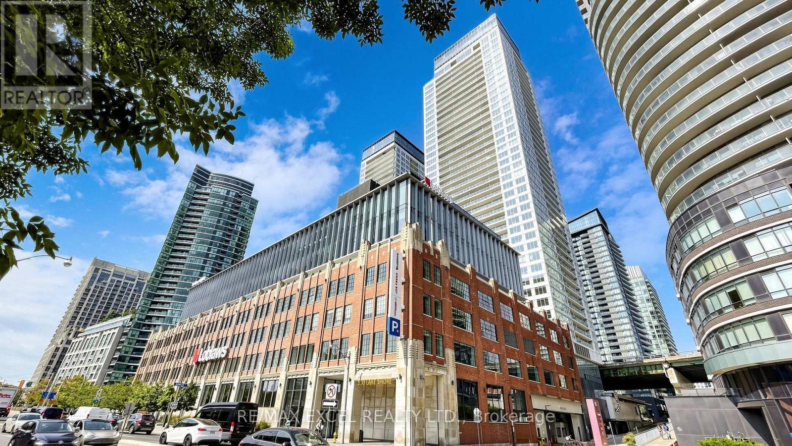 4002 - 17 BATHURST STREET