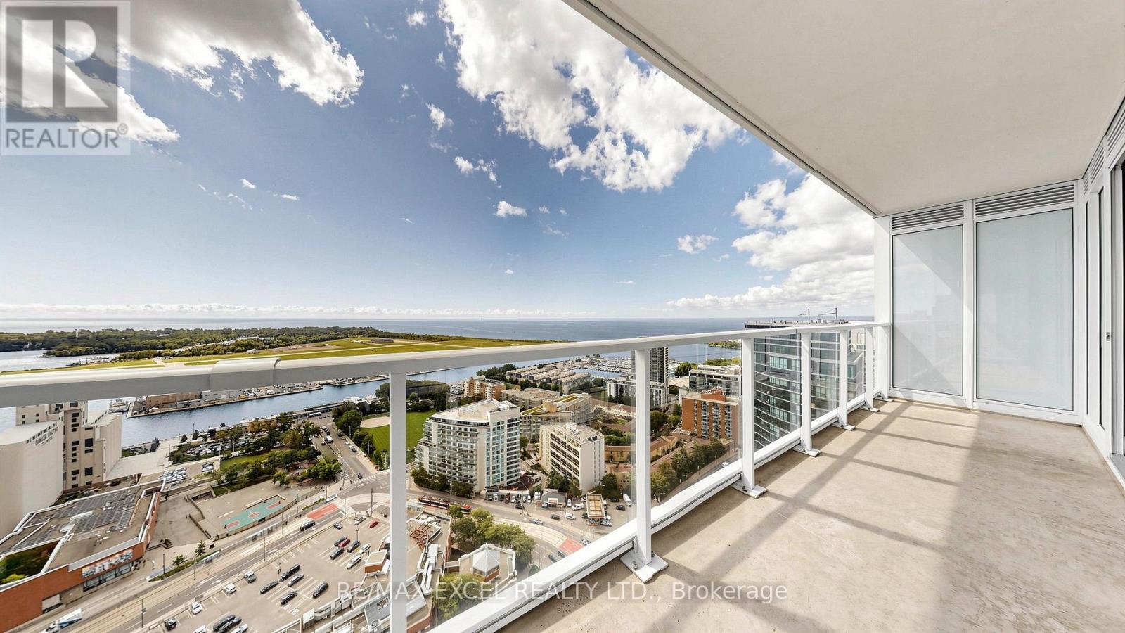 4002 - 17 BATHURST STREET