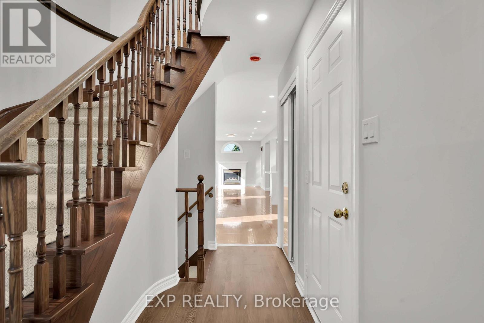 6 Purdy Crescent W, Toronto (Humberlea-Pelmo Park), Ontario  M9N 3X8 - Photo 4 - W13822152