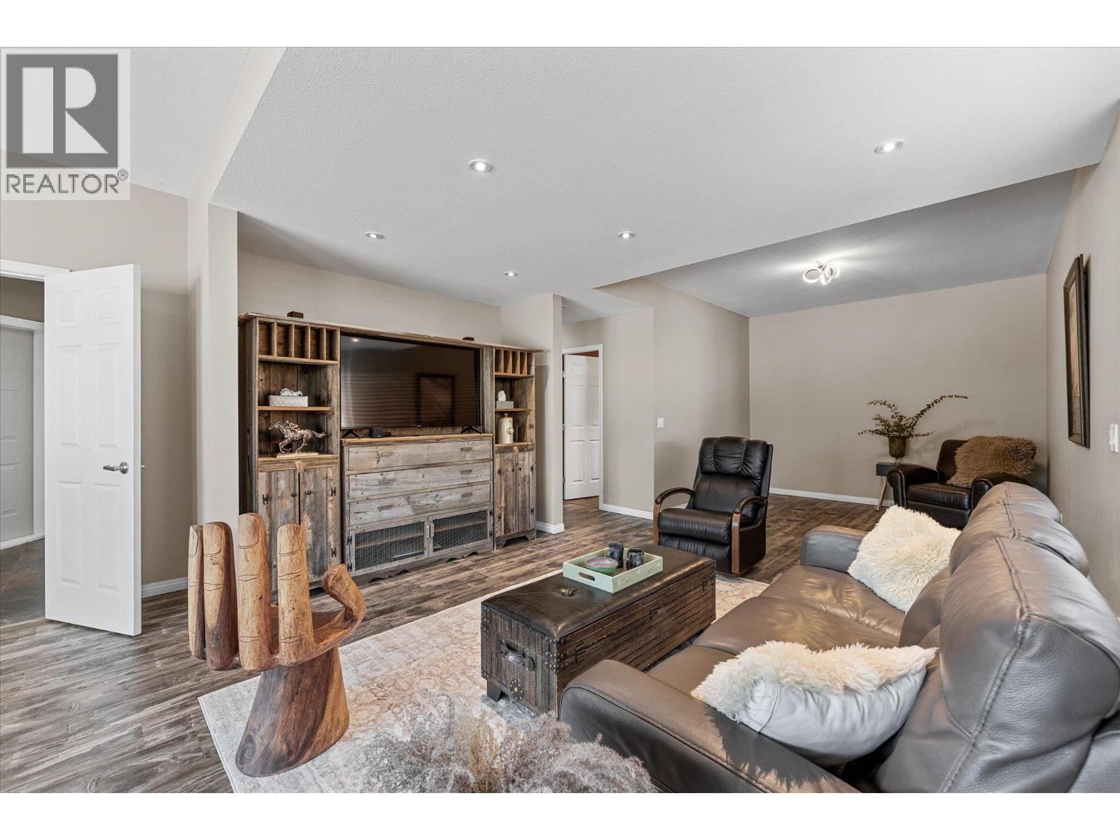 5827 Victoria Street, Peachland, British Columbia  V0H 1X4 - Photo 33 - 10401690