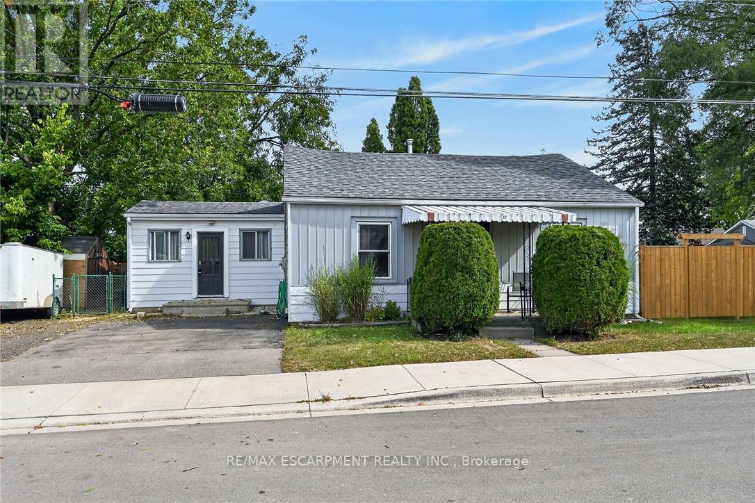 82 DIVISION STREET, Brantford, Ontario