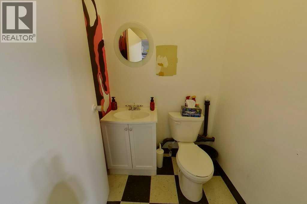 215 Broadway Avenue E