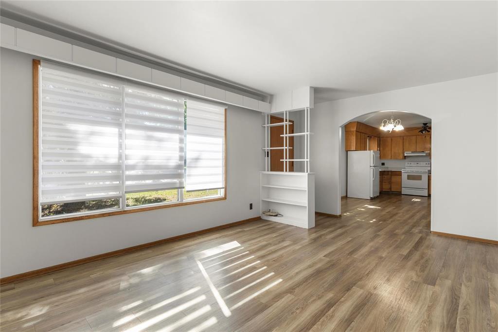 39 First Avenue N, Blumenort, Manitoba  R0A 0C1 - Photo 6 - 202623458