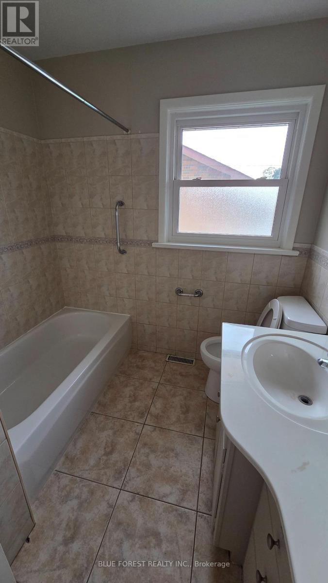 407 Vermont Avenue, London South, Ontario  N5Z 3E4 - Photo 11 - X13823898