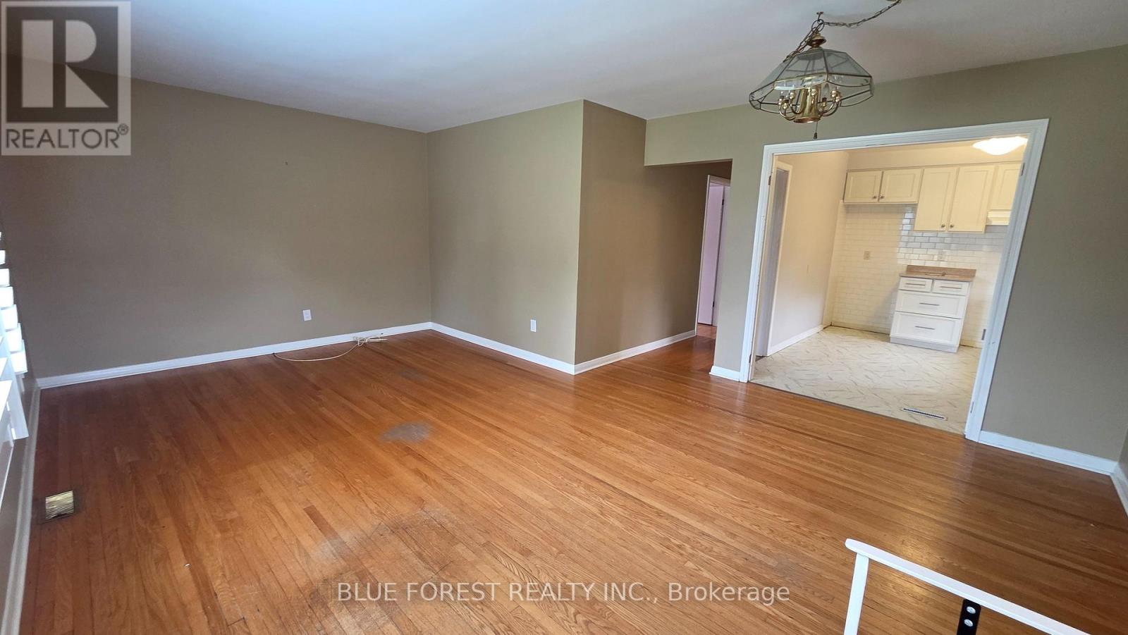 407 Vermont Avenue, London South, Ontario  N5Z 3E4 - Photo 2 - X13823898