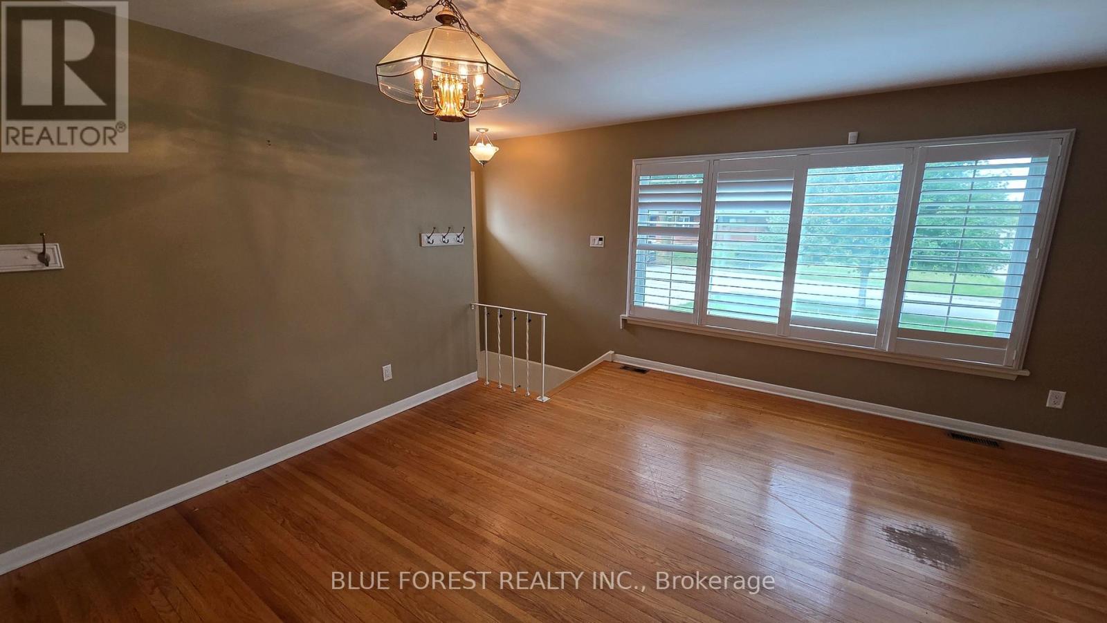 407 Vermont Avenue, London South, Ontario  N5Z 3E4 - Photo 3 - X13823898