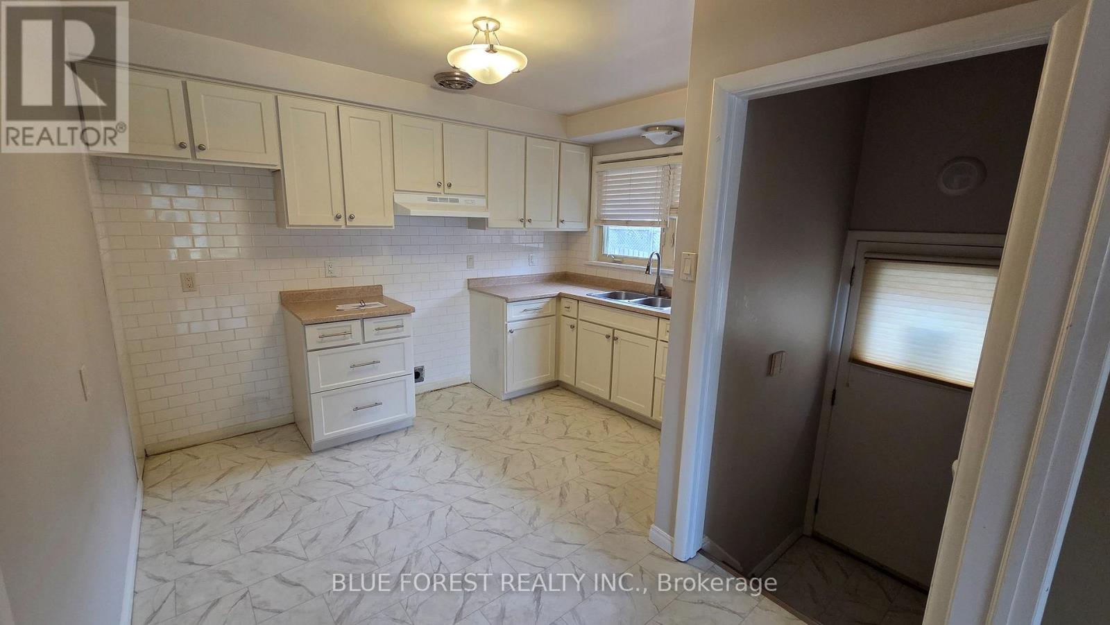 407 Vermont Avenue, London South, Ontario  N5Z 3E4 - Photo 5 - X13823898