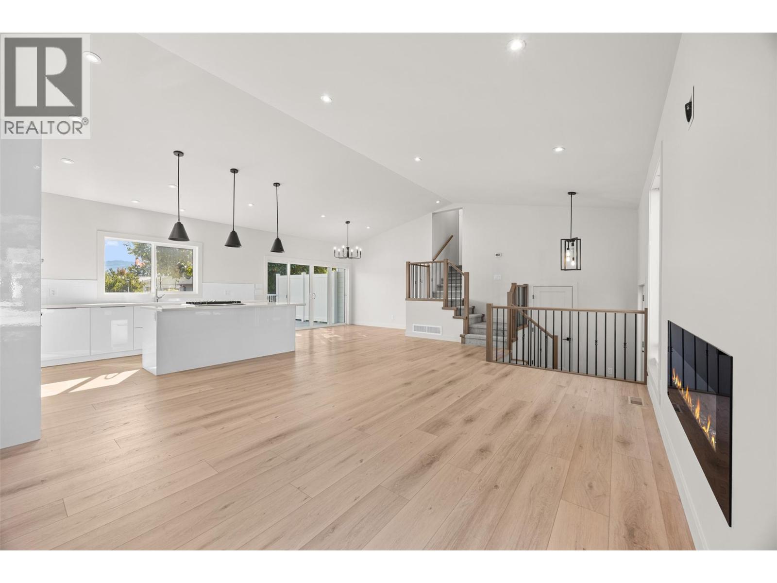 4141 San Clemente Avenue, Peachland, British Columbia  V0H 1X6 - Photo 3 - 10400159