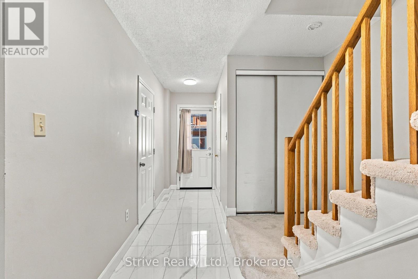 174 - 10 Bassett Boulevard E, Whitby, Ontario  L1N 9C7 - Photo 4 - E13823800