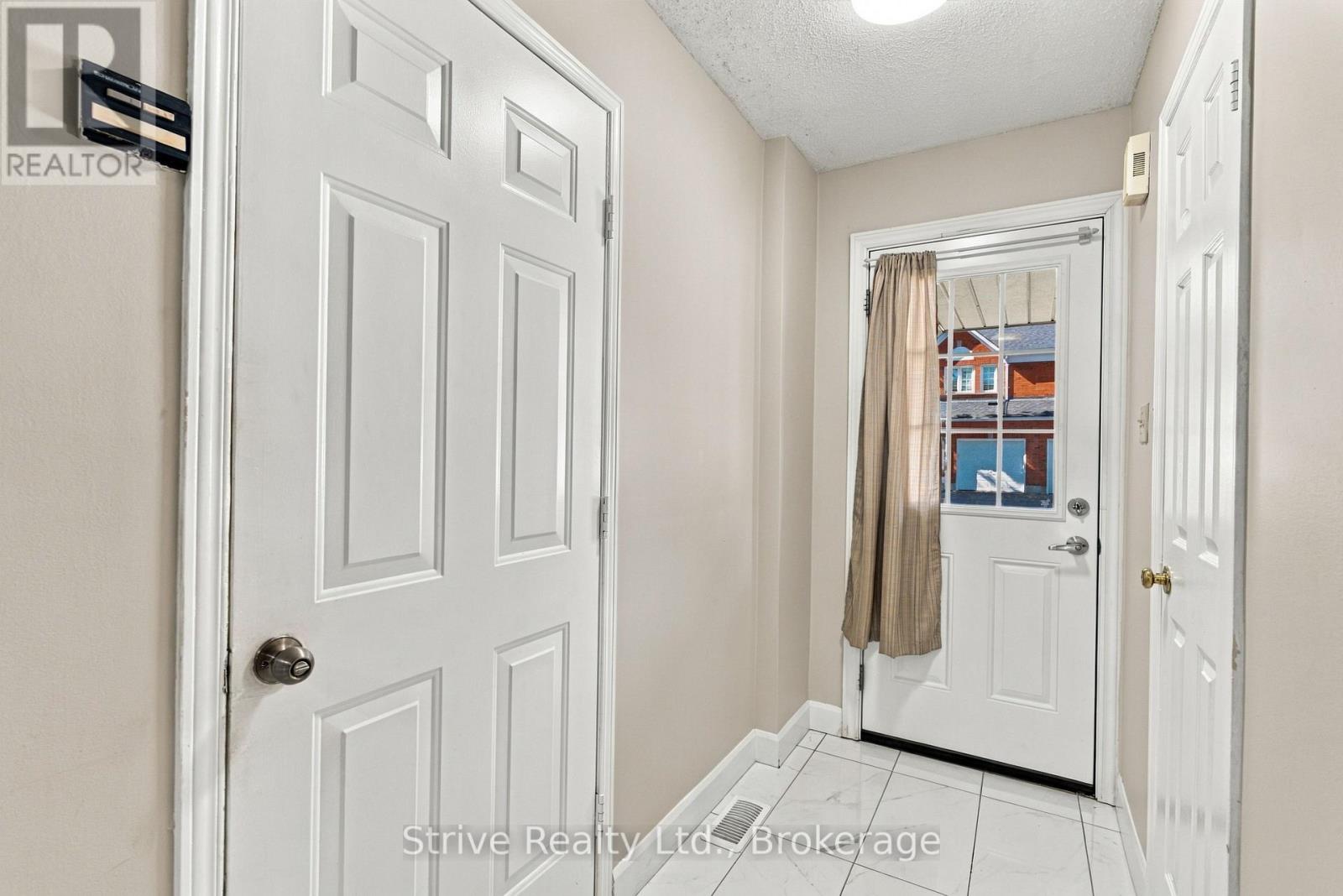 174 - 10 Bassett Boulevard E, Whitby, Ontario  L1N 9C7 - Photo 5 - E13823800