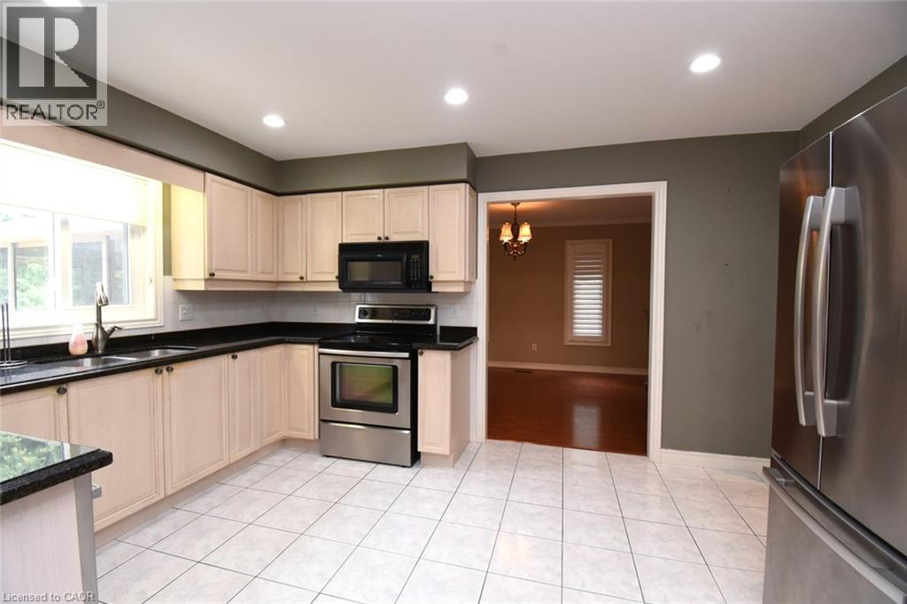 715 Bateman Court, Burlington, Ontario  L7T 4K5 - Photo 13 - 40866056