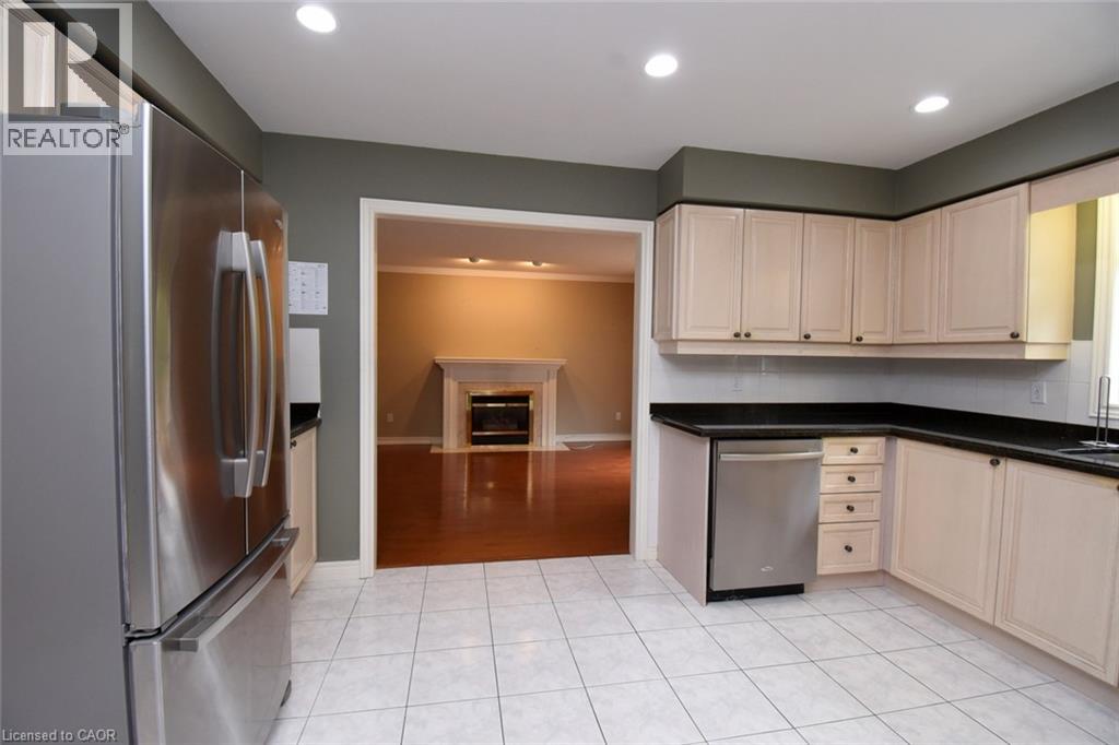 715 Bateman Court, Burlington, Ontario  L7T 4K5 - Photo 14 - 40866056