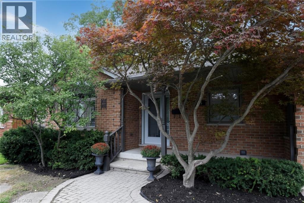 715 Bateman Court, Burlington, Ontario  L7T 4K5 - Photo 2 - 40866056