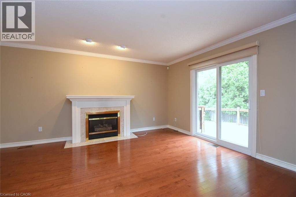 715 Bateman Court, Burlington, Ontario  L7T 4K5 - Photo 7 - 40866056