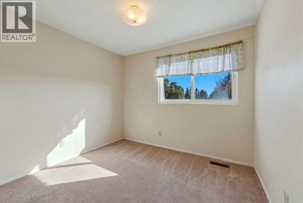 3012 Dover Crescent SE, Calgary, Alberta  T2B 1V2 - Photo 12 - A2345502
