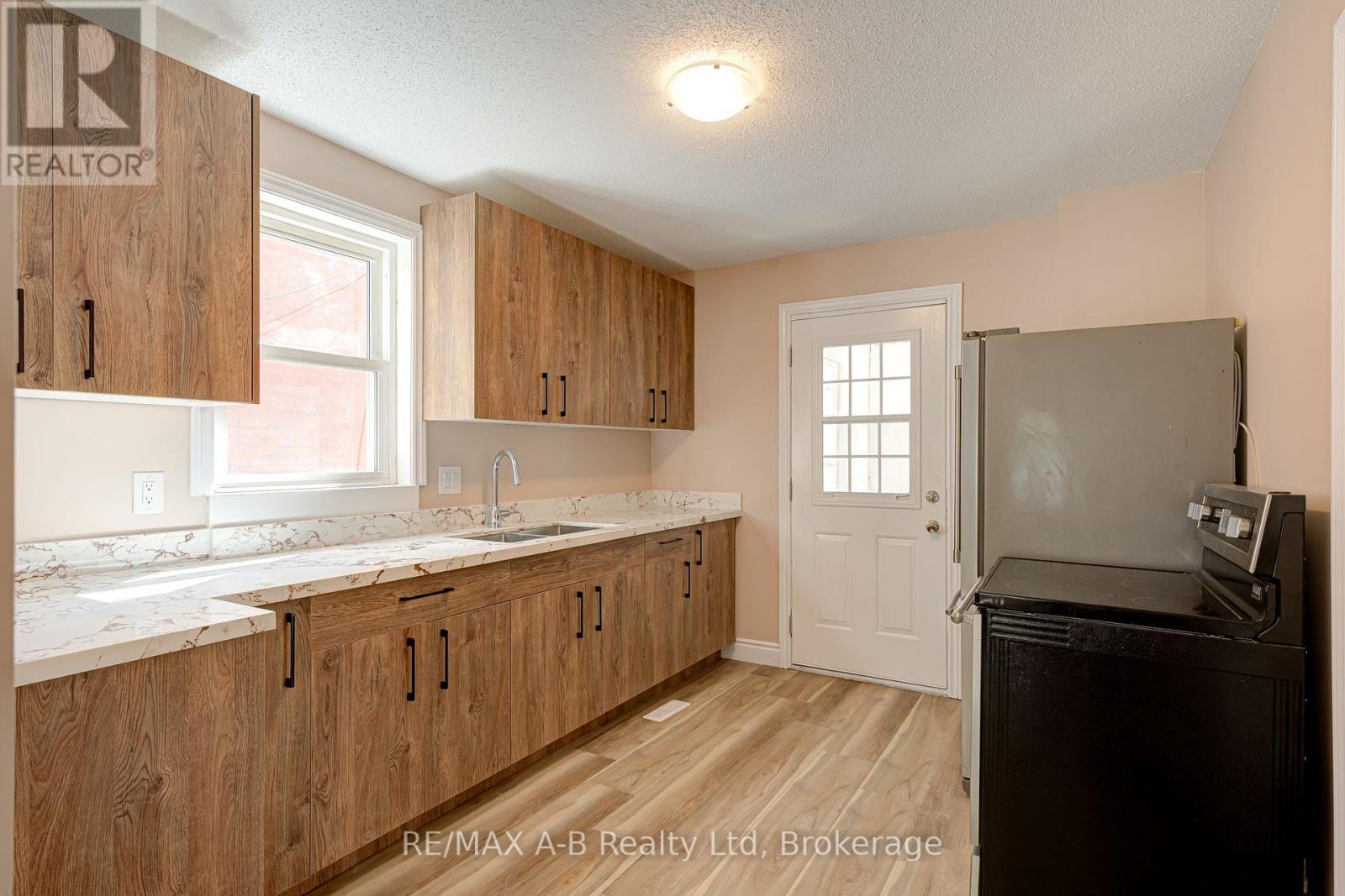 341 Ontario Street, Stratford, Ontario N5A 3H7 - Photo 11 - X13824092